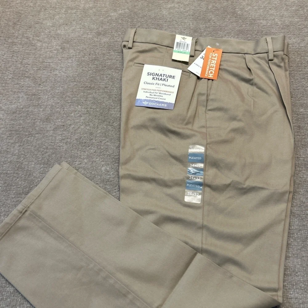 Dockers Men's Tan Signature Khakis